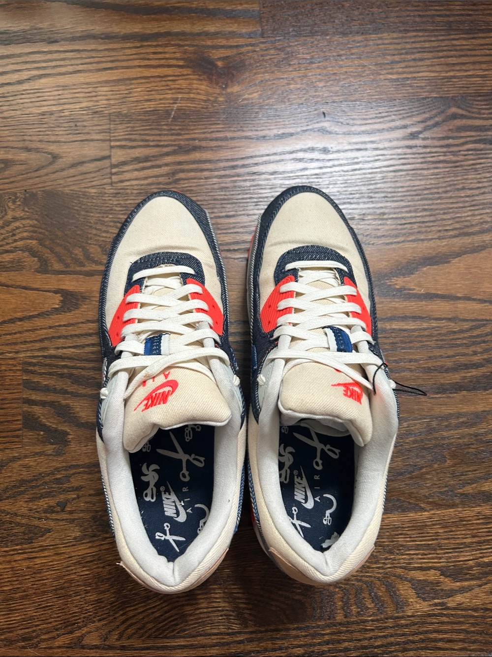 Nike Men’s Beige, Navy & Red Retro Low-Top Sneakers